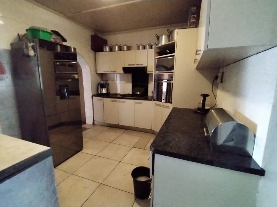 3 Bedroom Property for Sale in Silvertown Western Cape